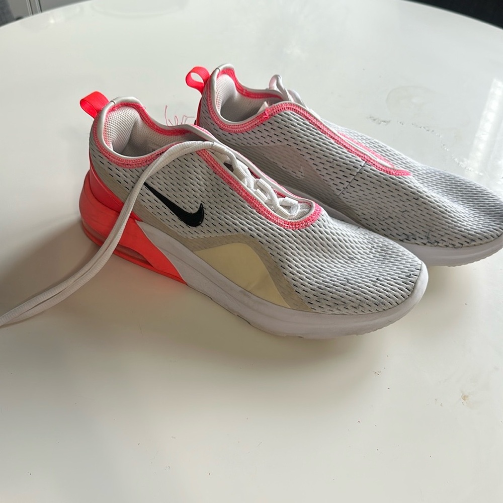 Nike White and Pink Sneakers Sleek Design